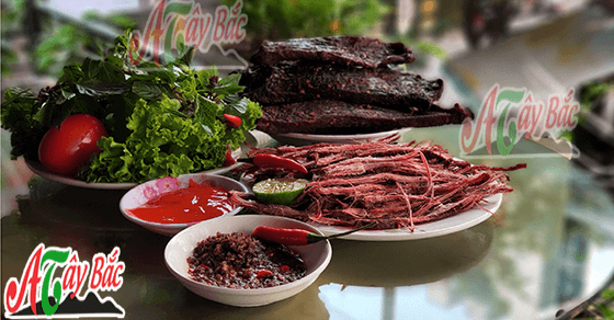 Miếng thịt thơm nồng mùi của các loại gia vị Miếng thịt thơm nồng mùi của các loại gia vị