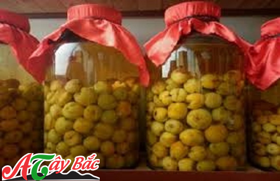 Những bình rượu táo mèo thơm ngon