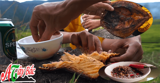 Cá gác bếp nóng hổi chấm cùng chẩm chéo khô