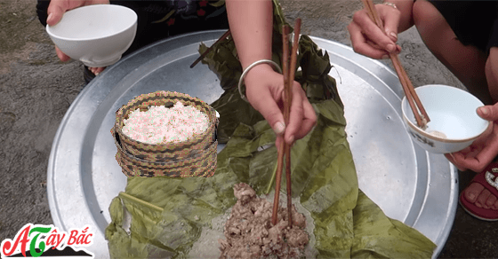 Gà mọ của người thái được ăn với xôi nếp nương là ngon nhất