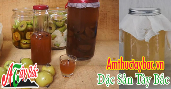 Dấm táo mèo thường có màu trong và có mùi rất thơm