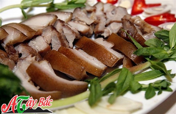 Món thịt lợn rừng nướng hạt dổi thơm ngon