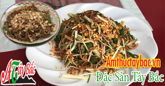 Hoa chuối nộm thịt gác bếp cực ngon và được bày trên đĩa Hoa chuối nộm thịt gác bếp cực ngon và được bày trên đĩa