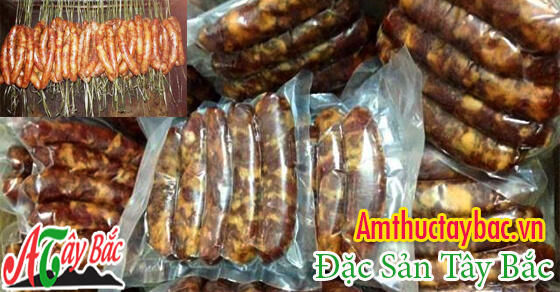 Sản phẩm lạp xưởng hun khói được đóng gói tại cửa hàng Ẩm Thực Tây Bắc