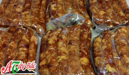 Sau khi phơi khô lạp sườn sẽ được đóng gõi và để vào tủ lạnh Sau khi phơi khô lạp sườn sẽ được đóng gõi và để vào tủ lạnh