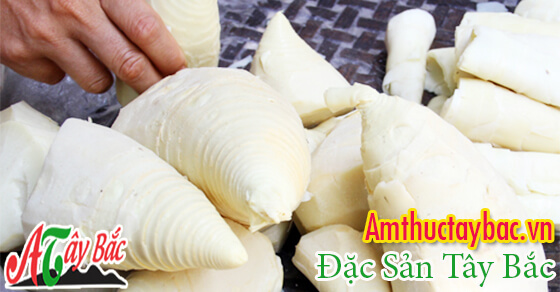 Măng tươi đước bóc vỏ và rửa sạch để làm măng chua khô