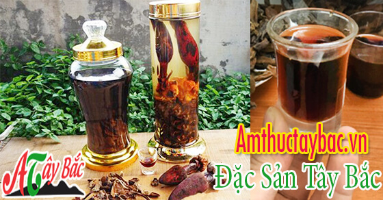 nam ngoc cau ngam voi rat nhieu ruou quy