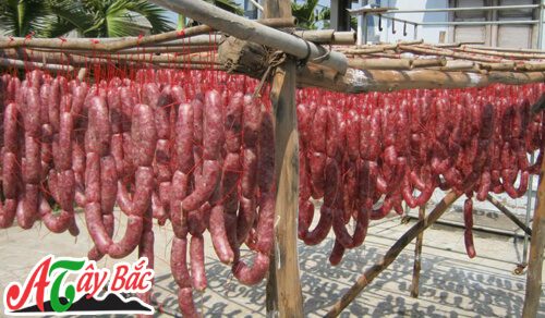 Phơi hặc để gác bếp cho nó tự khô Phơi hặc để gác bếp cho nó tự khô