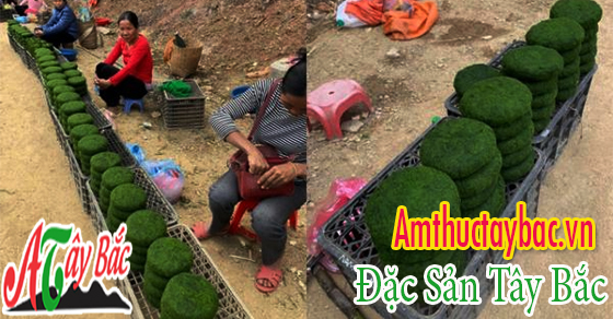 Những tảng rêu tròn trịa, chắc nịch với màu xanh bắt mắt được bà con bày bán tại các khu chợ cóc ven đường