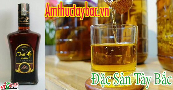 Rượu chuối hột có màu vàng đặc trưng