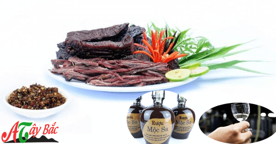 Rượu mộc sa kết hợp với thit trâu gác bếp tạo gia hương vị riêng của Tây Bắc
