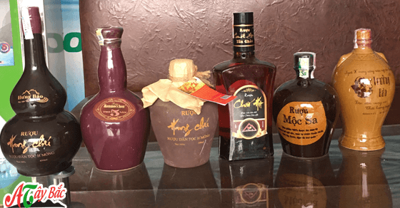 Mọi người đặt mua ngay những vò rượu ngon để làm quà biếu sếp