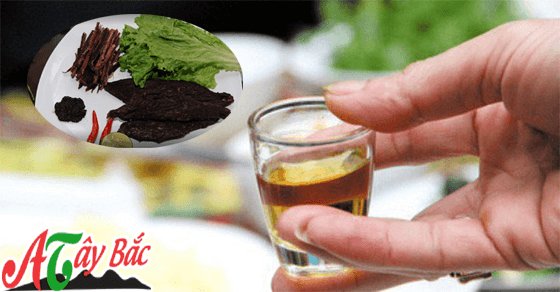  Còn gì băng khi uống rượu táo mèo với thịt trâu gác bếp