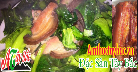 Thịt ba chỉ gác bếp xào cùng rau thơm ngon, hấp dẫn