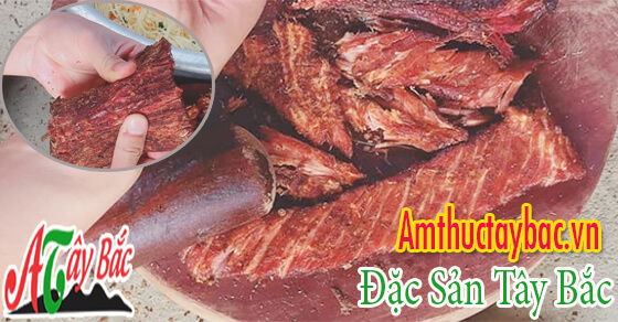 Thịt gác bếp đập dập và xé nhỏ theo thớ thịt cực ngon Thịt gác bếp đập dập và xé nhỏ theo thớ thịt cực ngon