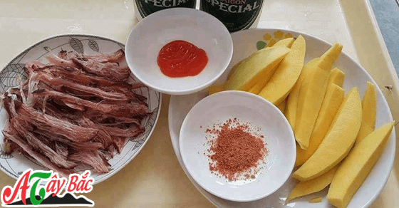 Thịt gác bếp món ăn không thể thiếu khi đến Tây Bắc