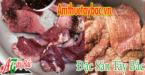 Thịt gác bếp thường được thái dọc xớ