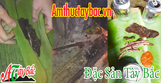 Thịt lợn gác bếp được quấn lá chuối và vùi vào trong tro bếp nóng