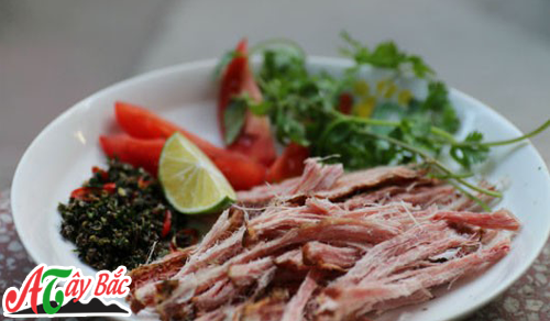 Thịt trâu gác bếp