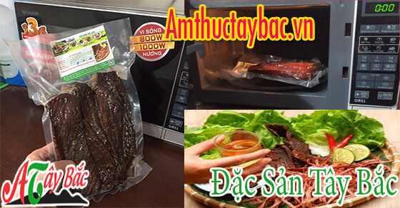 Thịt lợn gác bếp làm nóng thịt lại bắng cách cho vào lò vi sóng 3 phút