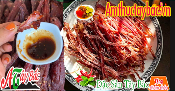 Thịt lợn gác bếp thường được ăn kèm với chẳm chéo Thịt lợn gác bếp thường được ăn kèm với chẳm chéo