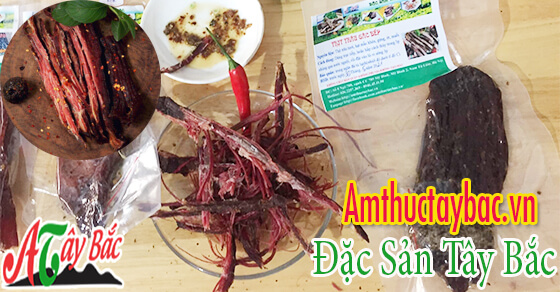 Thịt trâu gác bếp thường có màu đỏ sẫm đặc trưng