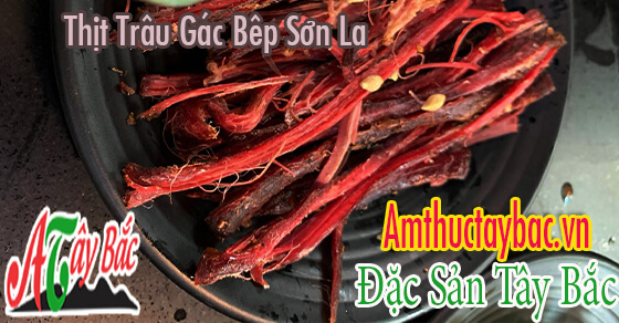 Thịt gác bếp đỏ hồng với thớ thịt dài, đẹp mắt