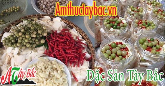 Qủa mắc mật tươi được xếp vào hũ   Qủa mắc mật tươi được xếp vào hũ