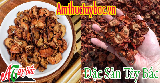 Táo mèo khô thường có màu cánh gián đậm và mùi thơm nhẹ